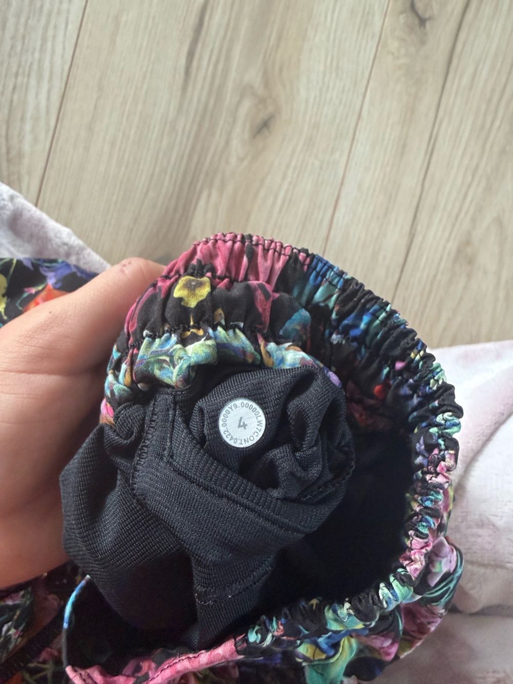 lululemon hotty hot shorts - Picture 2 of 2